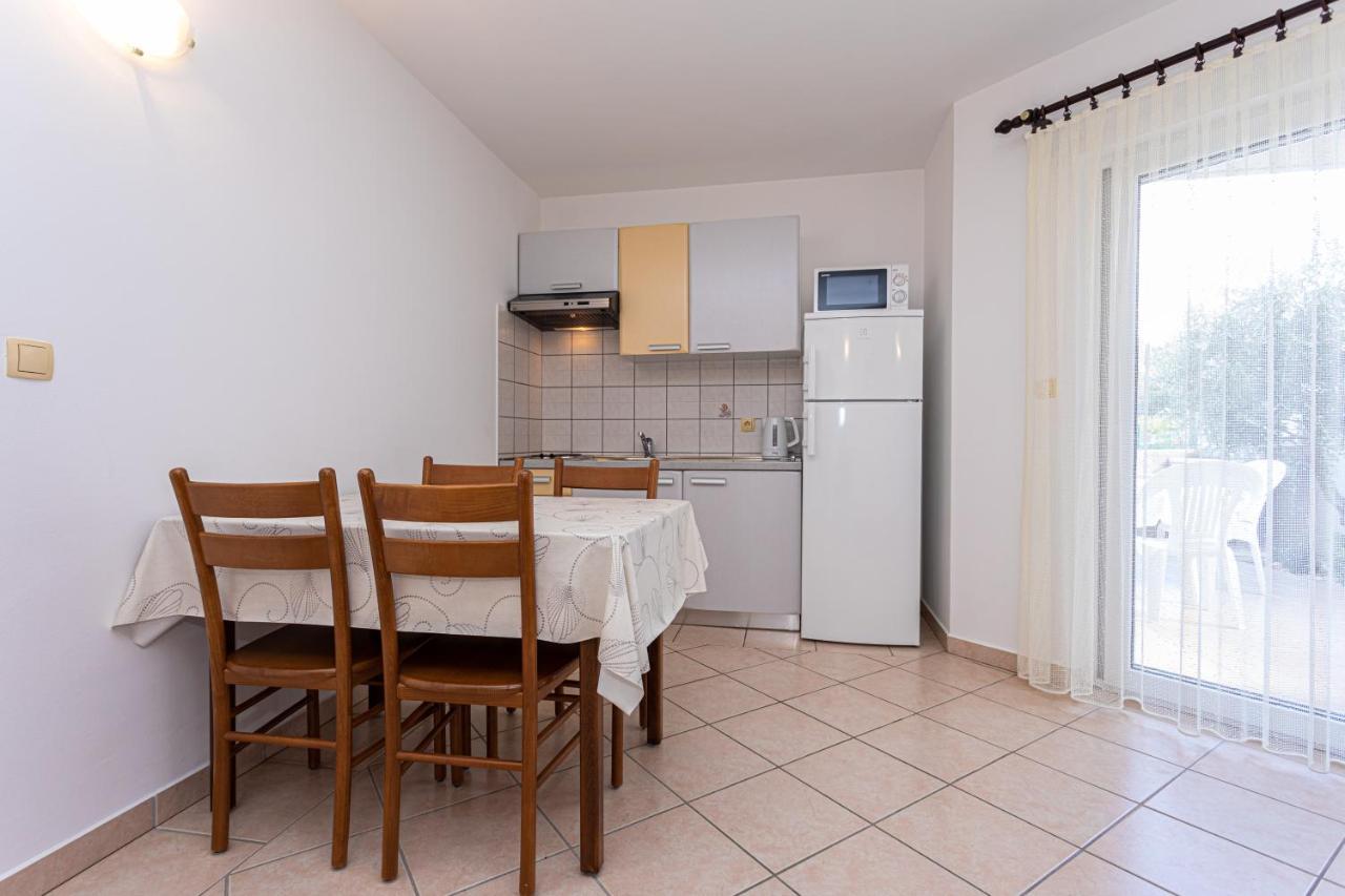 Apartment Crnekovic I Zarok Baska (Krk)