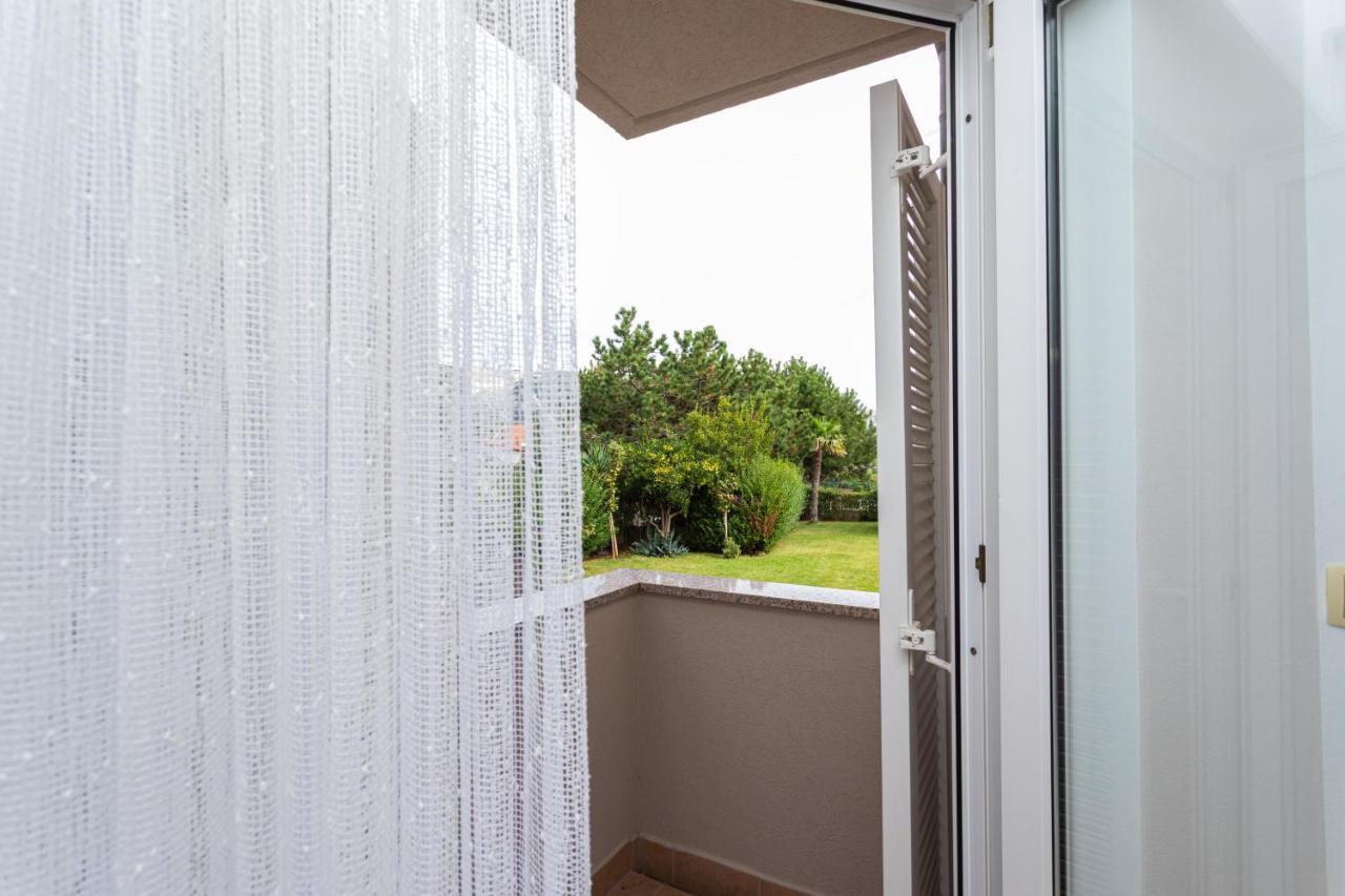 Apartment Crnekovic I Zarok Baska (Krk)