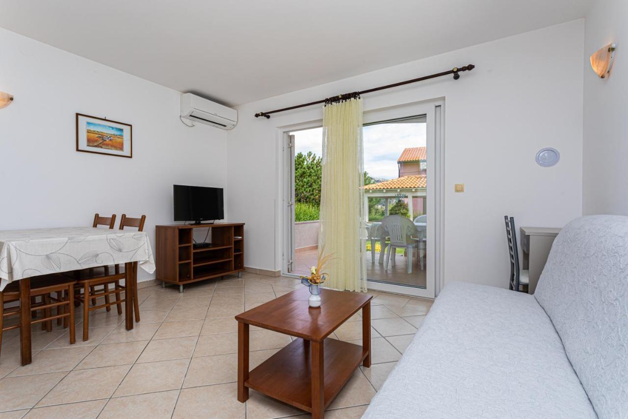 Apartment Crnekovic I Zarok Baska (Krk)