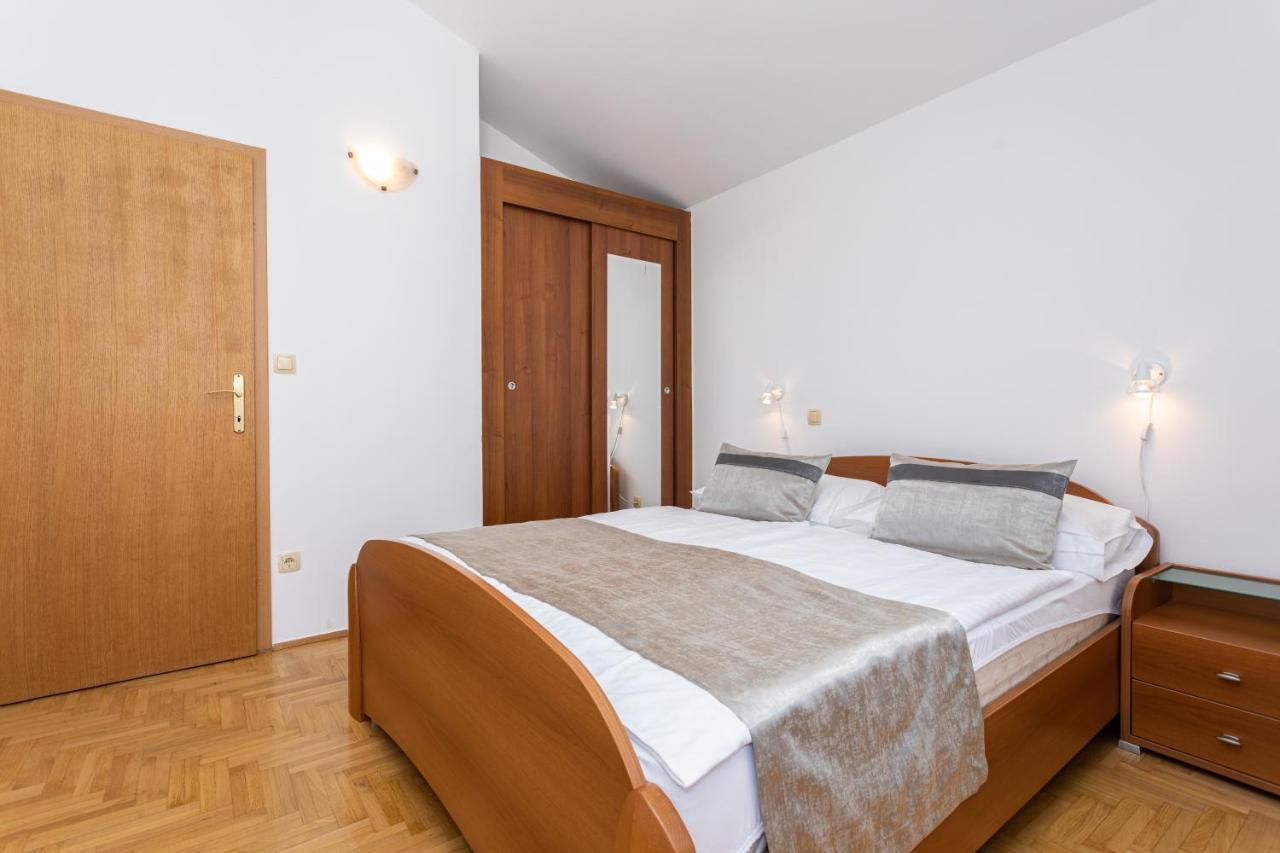 Crnekovic I Zarok Apartment *