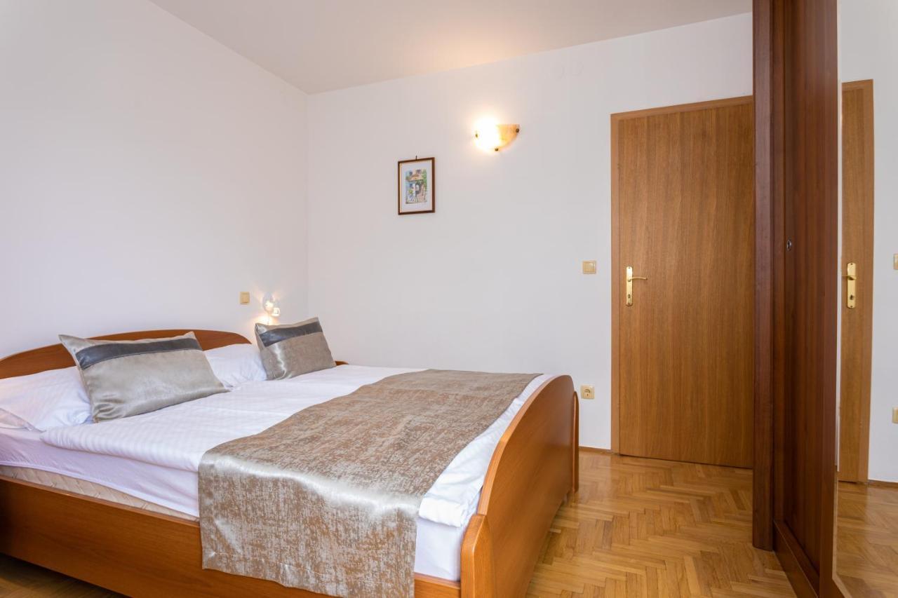 Crnekovic I Zarok Apartment *