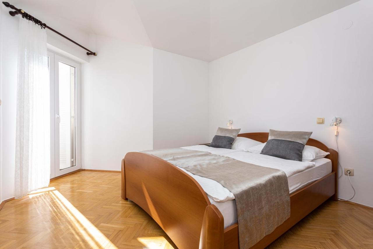 Apartment Crnekovic I Zarok Baska (Krk)