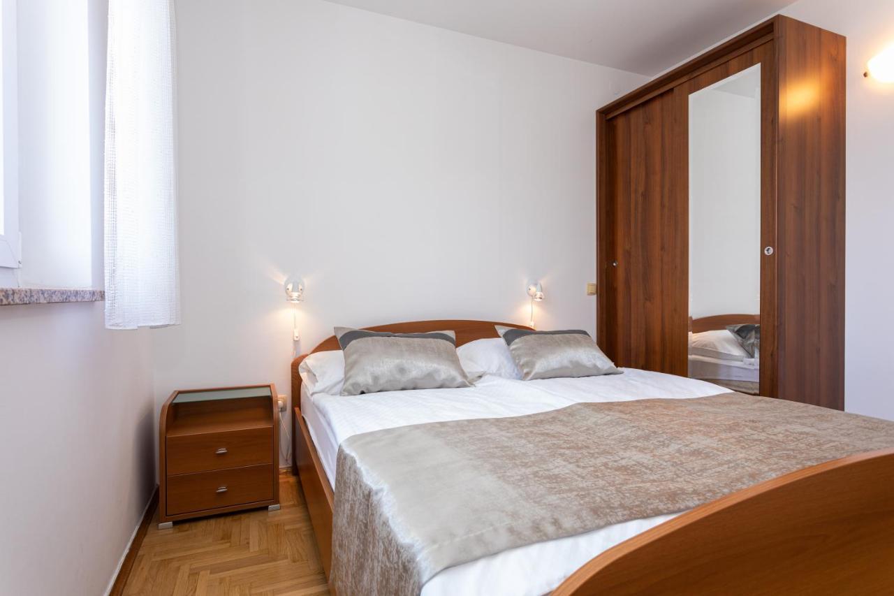 Apartment Crnekovic I Zarok Baska (Krk)