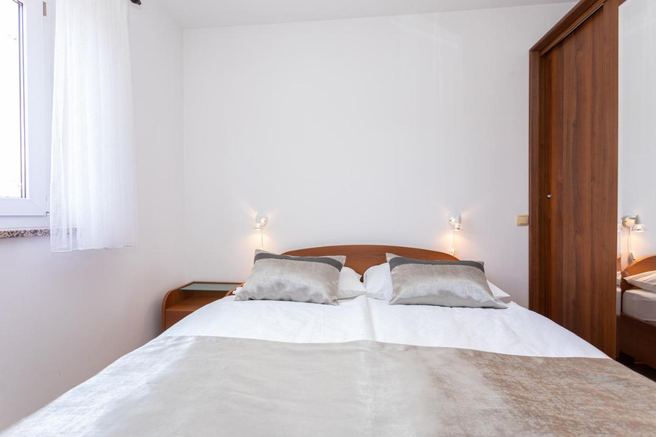 Apartment Crnekovic I Zarok Baska (Krk)